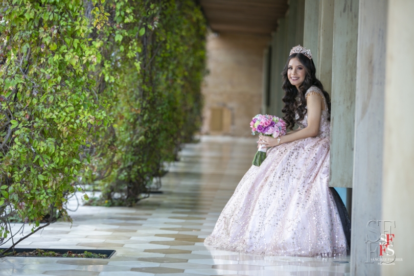 XV añera sesión en jardín San Cristóbal