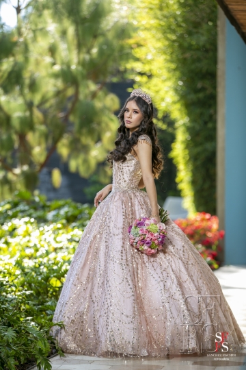 XV añera sesión en jardín San Cristóbal